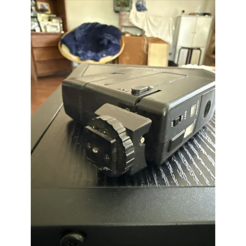 Sunpak auto124 Electronic Camera Flash - Shoe Mount Type - Untested